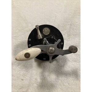Vintage Ocean City 112 Conventional Fishing Reel Philadelphia USA